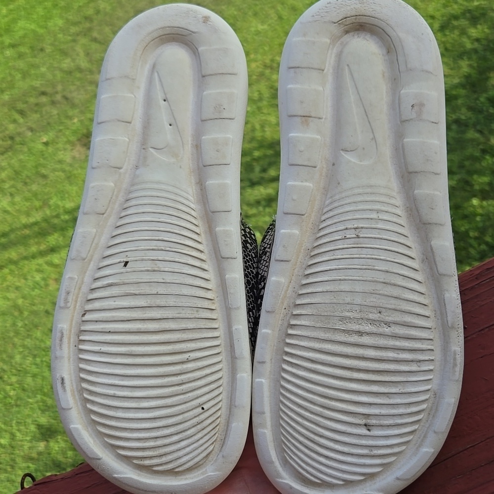 Nike Kids Slide Sandals - Black and White Snake Reptile Print - Picture 5 of 5